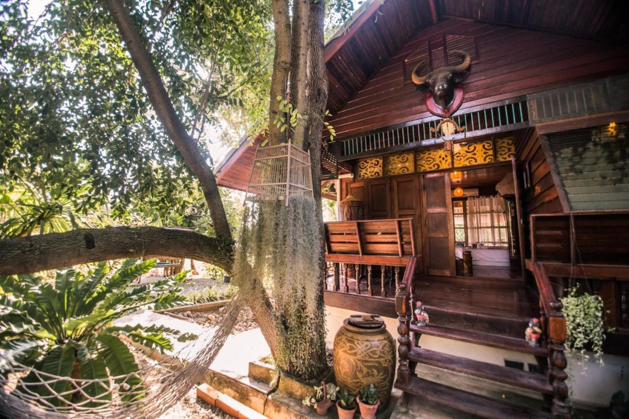 The Antique Riverside Resort Ban Pong  Exteriör bild