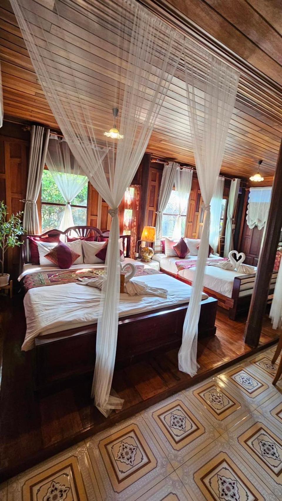 The Antique Riverside Resort Ban Pong  Exteriör bild