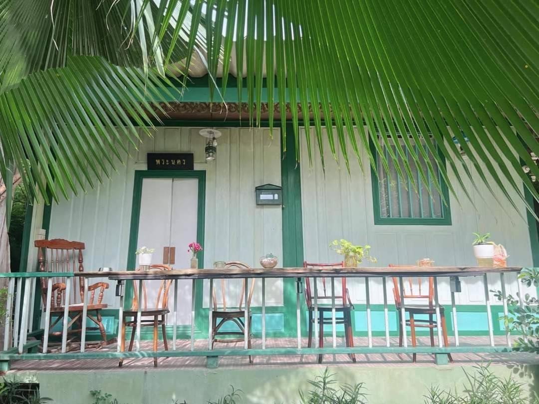 The Antique Riverside Resort Ban Pong  Exteriör bild