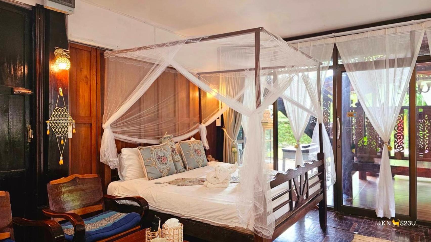 The Antique Riverside Resort Ban Pong  Exteriör bild