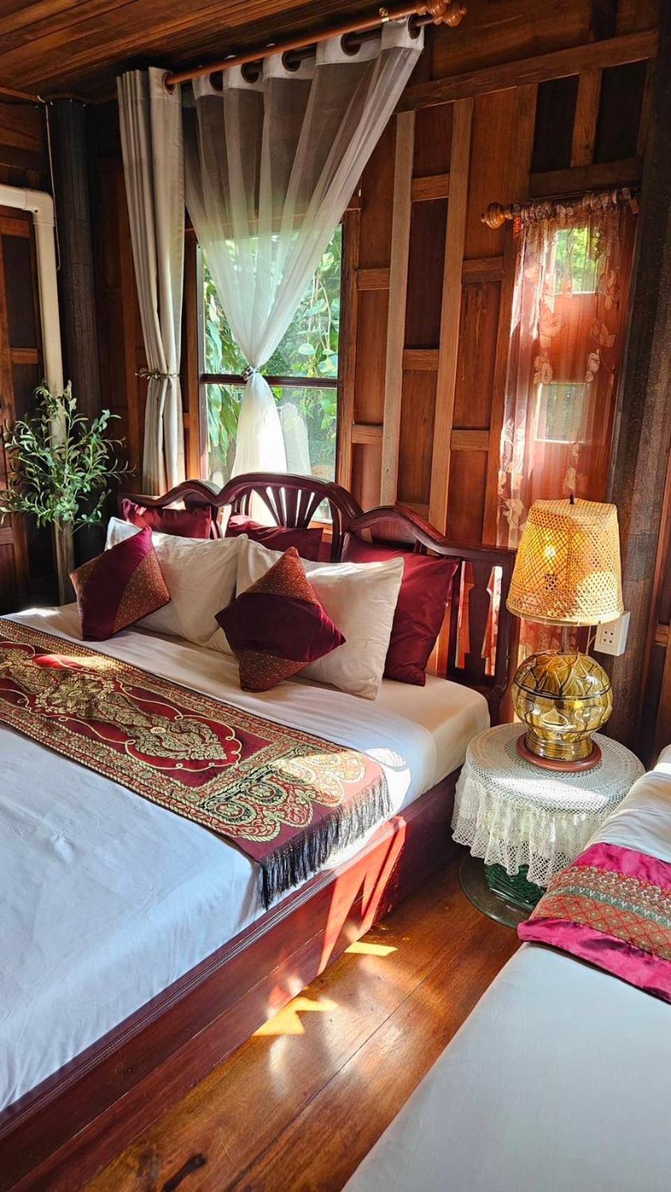 The Antique Riverside Resort Ban Pong  Exteriör bild