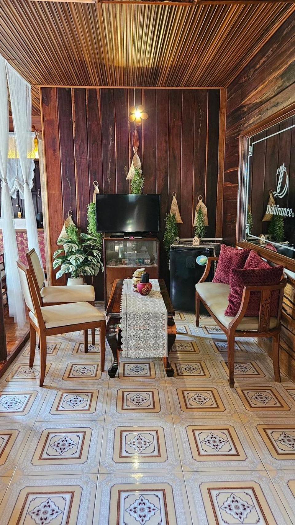 The Antique Riverside Resort Ban Pong  Exteriör bild