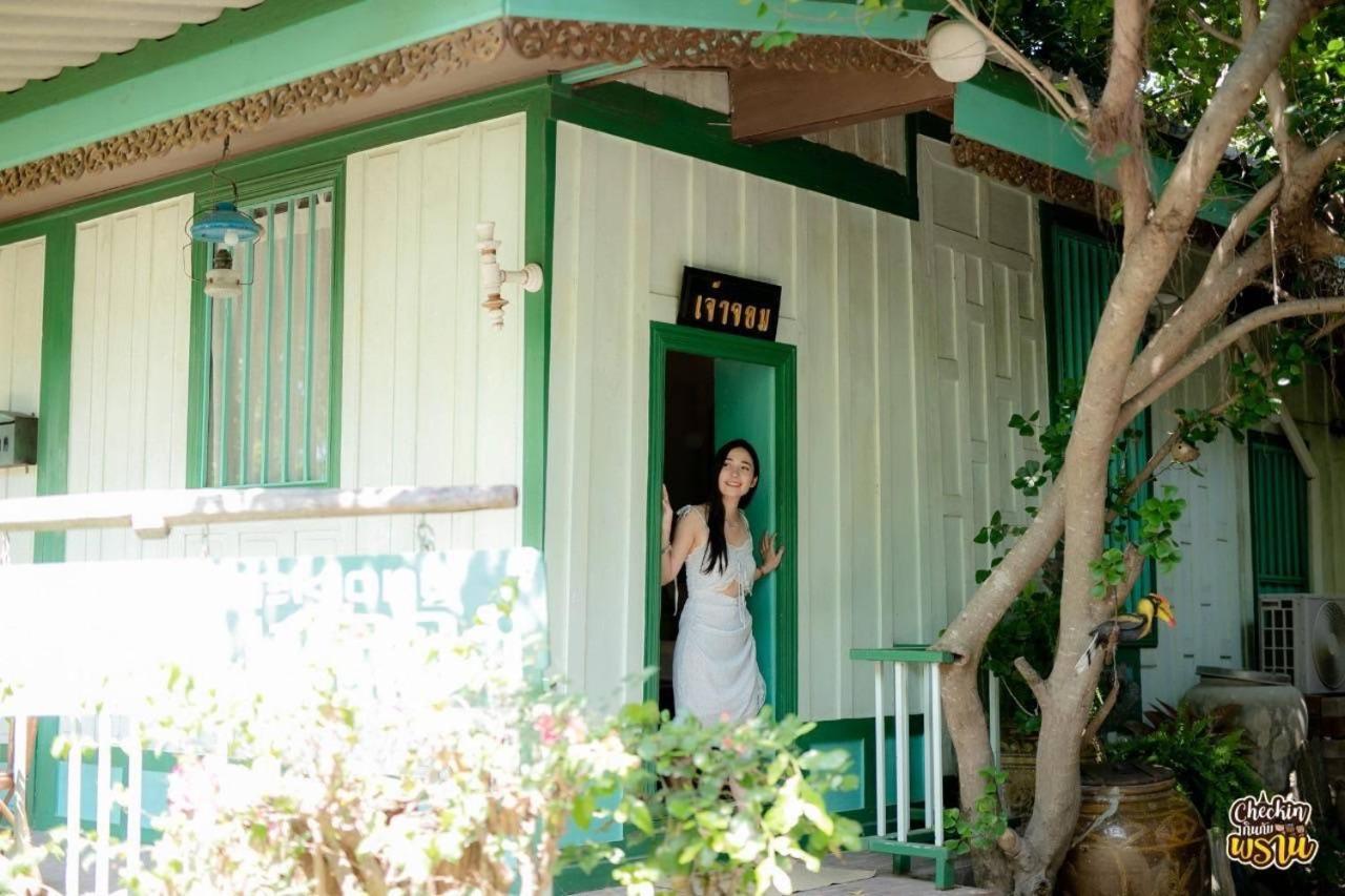 The Antique Riverside Resort Ban Pong  Exteriör bild