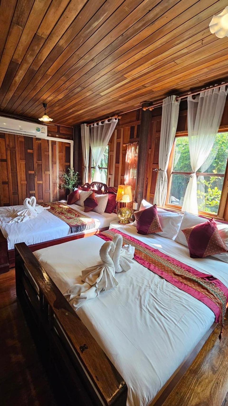 The Antique Riverside Resort Ban Pong  Exteriör bild