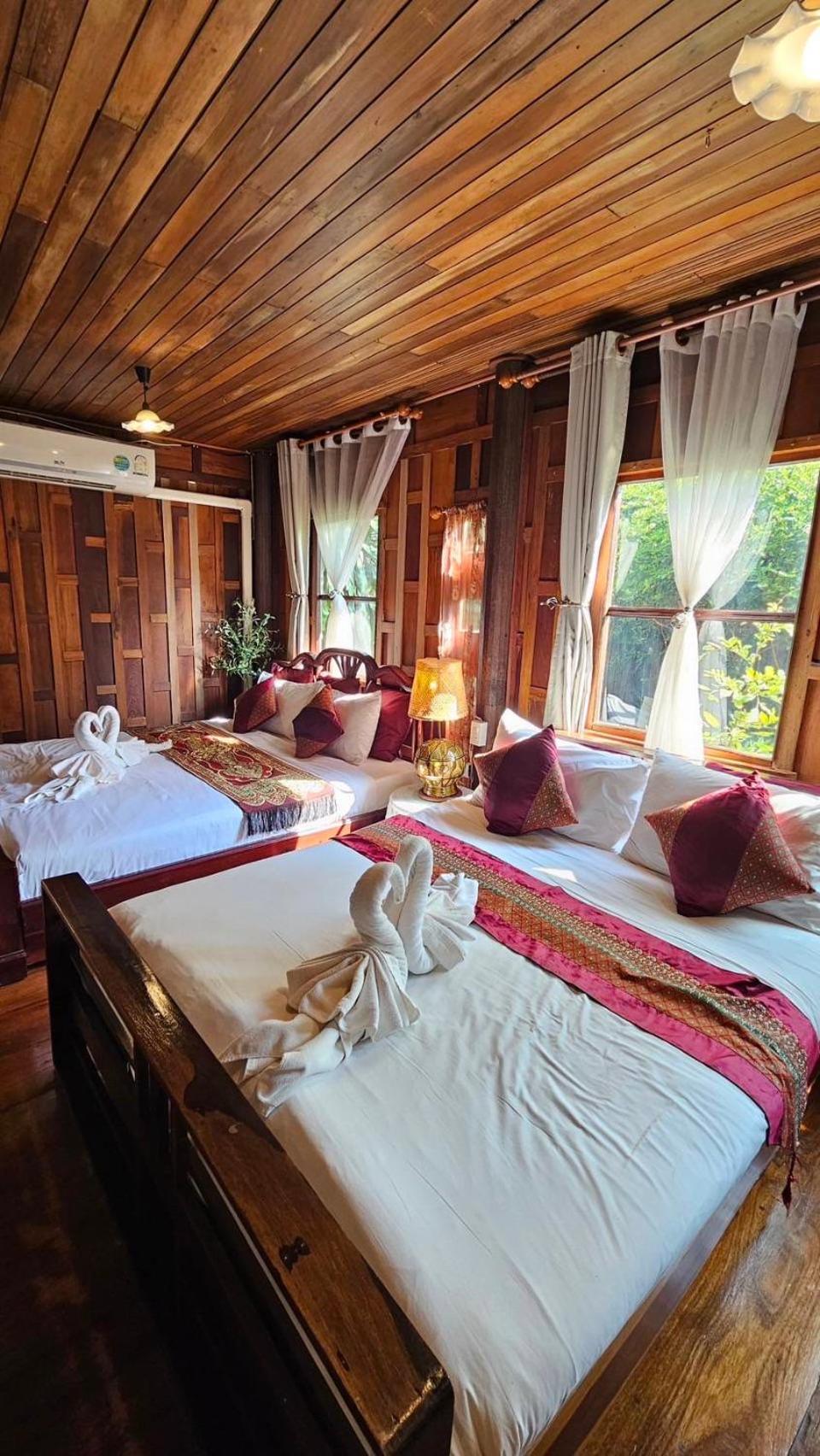 The Antique Riverside Resort Ban Pong  Exteriör bild